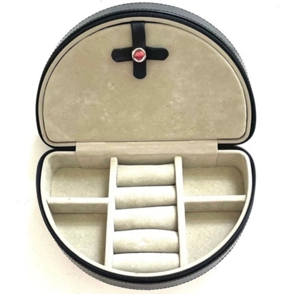 Leather Travel Jewelry Organizer!